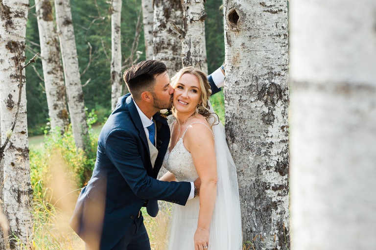 Modern Kelowna Wedding Photographer Focused on Real Emotions and Genuine Connections
